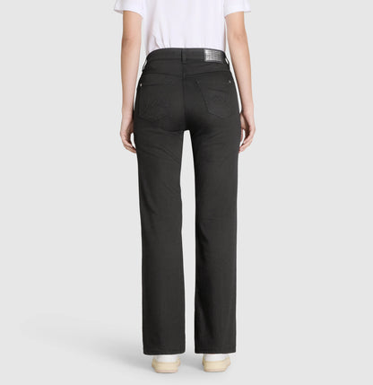 Mac Laura Boot Cut Black – Rückansicht der schwarzen Jeans mit geradem Sitz, formgebenden Nähten und klassischer Taschenverarbeitung.