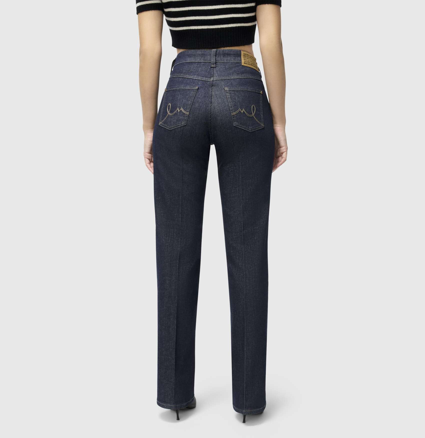Mac Laura - Bootcut - Fashion Rinsed Jeans in heller Waschung – Rueckansicht mit geradem Schnitt und mittlerer Leibhöhe