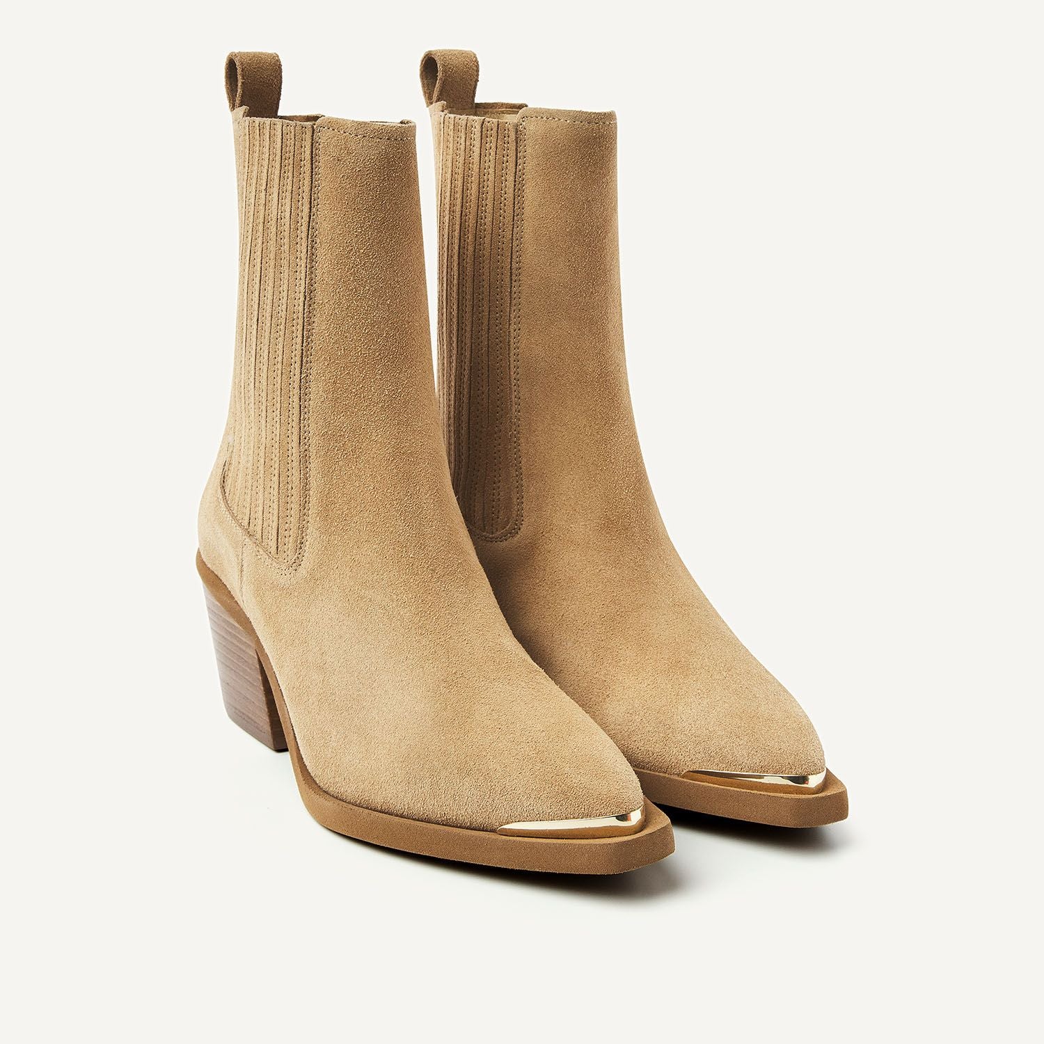 Komplette Seitenansicht der Nubikk Liv Loua Metal Oak Suede Stiefeletten mit spitzer Kappe und Absatz