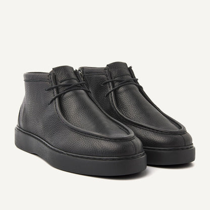 Nubikk Steve Ryan Mid - Black Leather Frontansicht mit Schnürung und minimalistischem Look