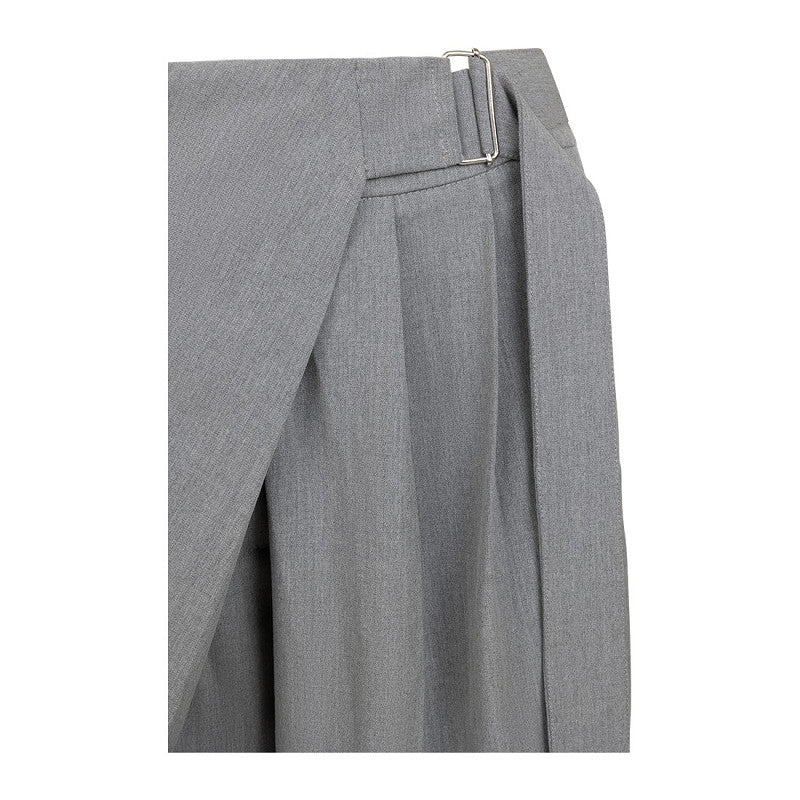 Detailansicht des Bundes der Off the Pitch Folded Xan Pants - Ultimate Grey mit Gürtel und Metallschnalle