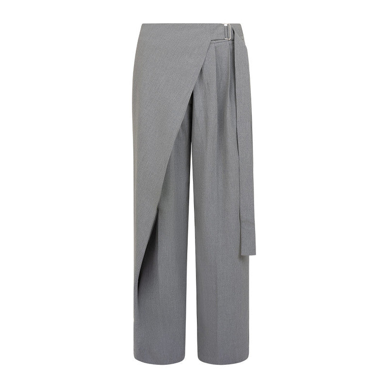 Vorderansicht der Off the Pitch Folded Xan Pants - Ultimate Grey mit asymmetrischem Overlay und weitem Schnitt