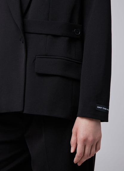 Off The Pitch Gaia Blazer Black Detailaufnahme Ärmel Logo und Taschen Design