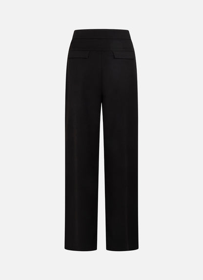Off the Pitch Pleated Gaia Pants Black – Rückansicht der schwarzen High-Waist-Hose mit angedeuteten Gesäßtaschen und geradem Bein.