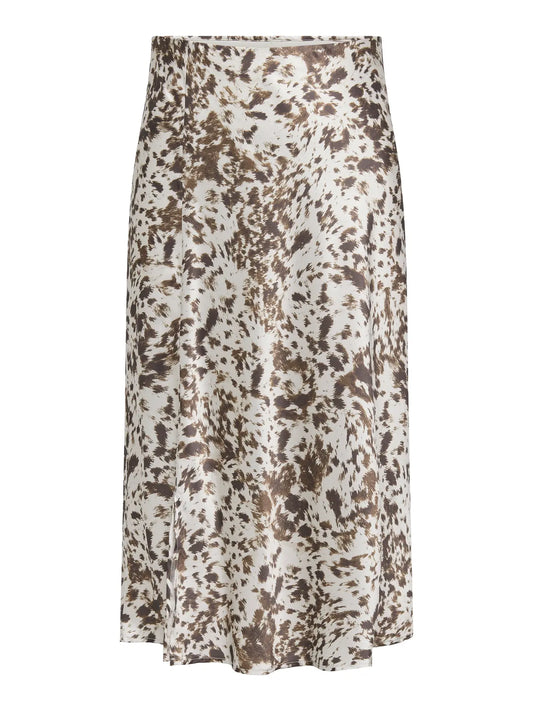 Only Carmakoma Domina Satin Calf Skirt – Texana Dots, fließender Satinrock mit braun-beigem Print, ideal für feminine Outfits mit besonderem Musterakzent.