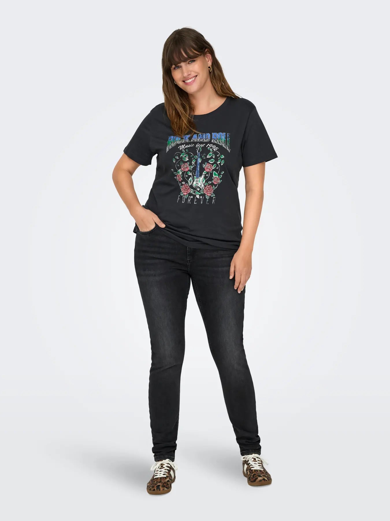 Only Carmakoma Willy - Regular Waist Skinny - Washed Black, Vorderansicht der schwarzen Skinny-Jeans mit Regular Waist