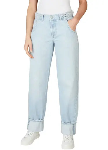 Vorderansicht der Pepe Jeans London Barrel MW Turn-Up Braid Damenjeans in heller Waschung mit breitem Umschlag am Bein