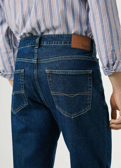 Detailansicht des Gesäßbereichs der Pepe Jeans London Cash - Straight - 5CB mit Logopatch