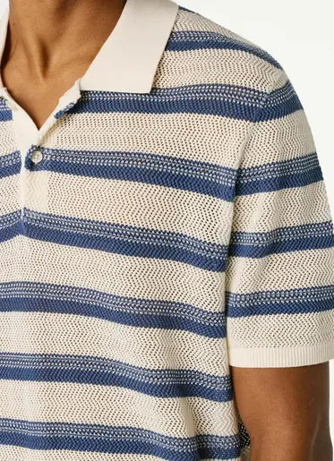 Detailansicht des Pepe Jeans London Florian Stripes - Washed Navy Blue Poloshirts mit Streifenmuster und klassischem Polokragen