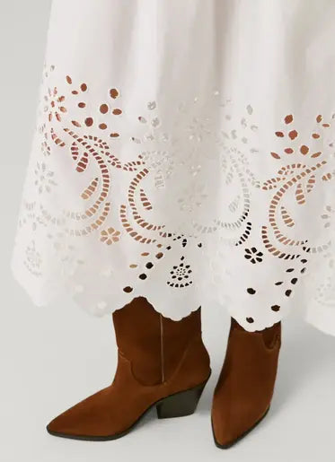 Detailansicht des Saums vom Pepe Jeans London Naomi - White Kleid mit dekorativer Lochstickerei und Spitzenmuster