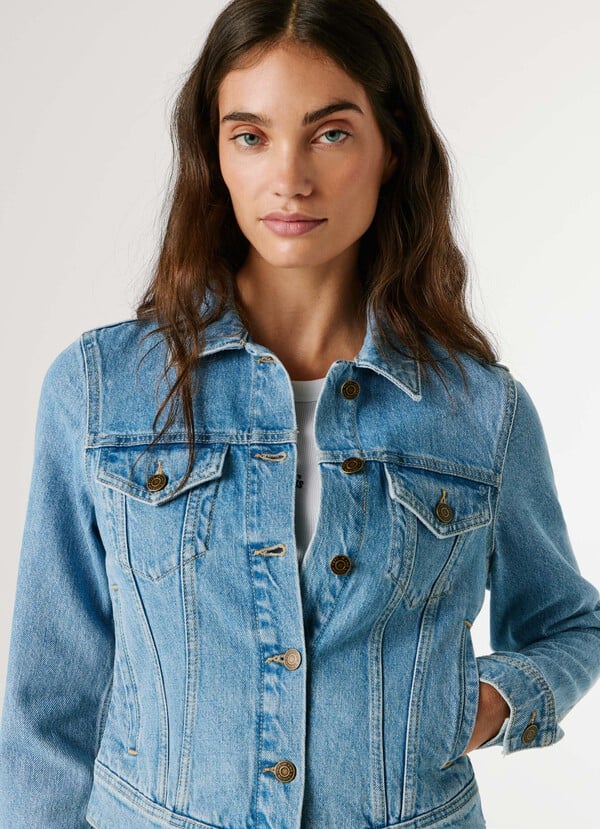 Pepe Jeans London Slim Jacket - Denim Damen Jeansjacke Frontansicht im klassischen Slim Fit mit Knopfleiste und Brusttaschen