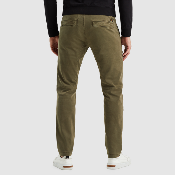 Rückansicht der PME Legend Flightrider Hose in der Farbe Olive Night. Die Relaxed-Fit-Hose mit Worker- und Cargo-Details verfügt über verschließbare Gesäßtaschen und einen elastischen Bund für maximalen Komfort.