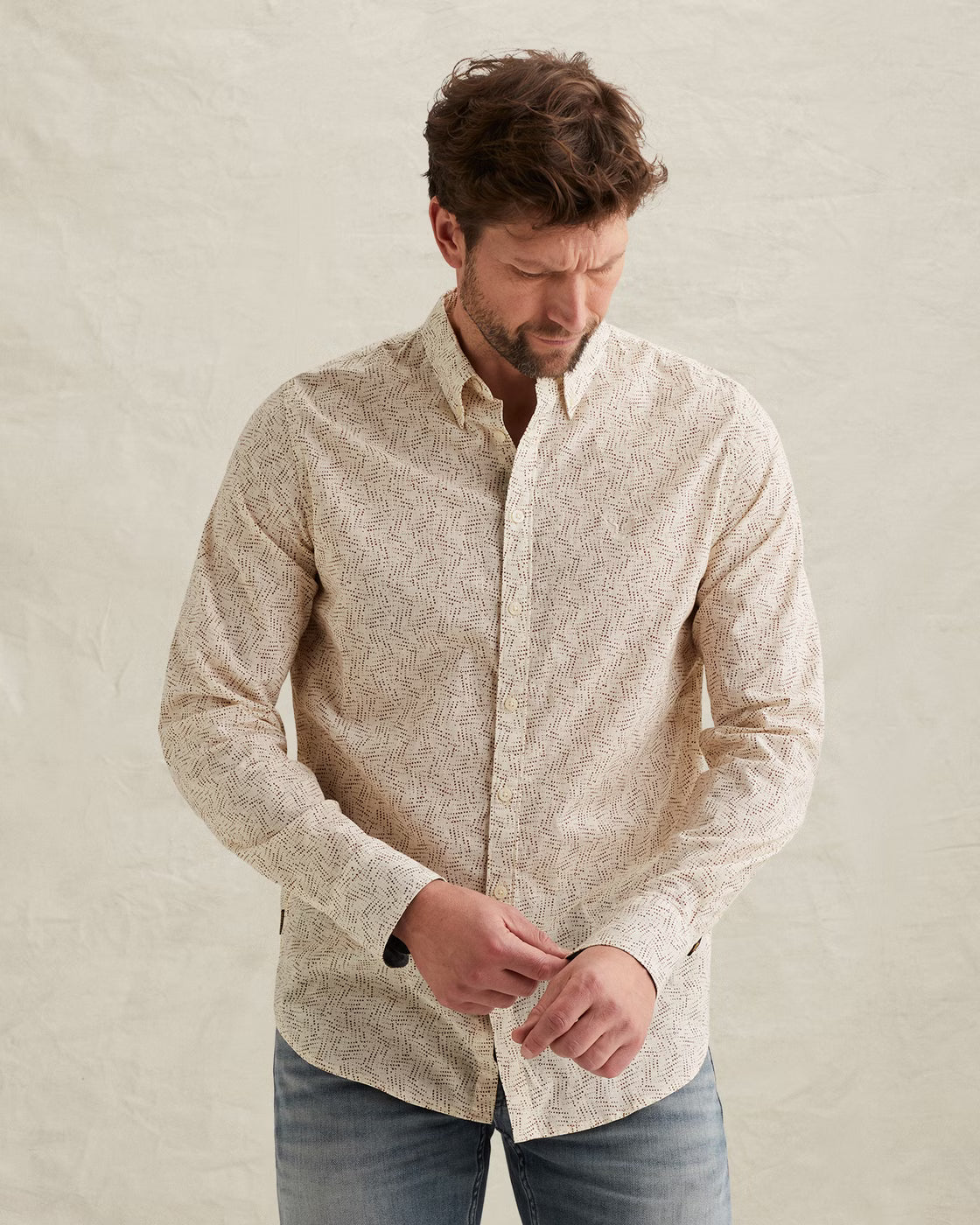 PME Legend Long Sleeve Shirt - Bone White Herren Langarmshirt in Vorderansicht mit Rundhalsausschnitt und cleanem Design