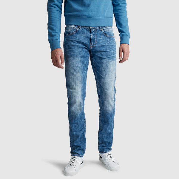 Vorderansicht der PME Legend Nightflight Jeans in der Farbe Regular Fresh Blue Stretch. Die Regular-Fit-Passform und der flexible Stretch-Denim sorgen für optimalen Komfort und einen zeitlosen Look.