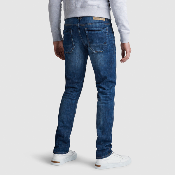 Rückansicht der PME Legend Nightflight Jeans in der Farbe Regular Modern Vintage Blue. Die klassische 5-Pocket-Jeans mit Regular-Fit-Passform kombiniert weichen Stretch-Denim mit markanten Details für zeitlosen Komfort.