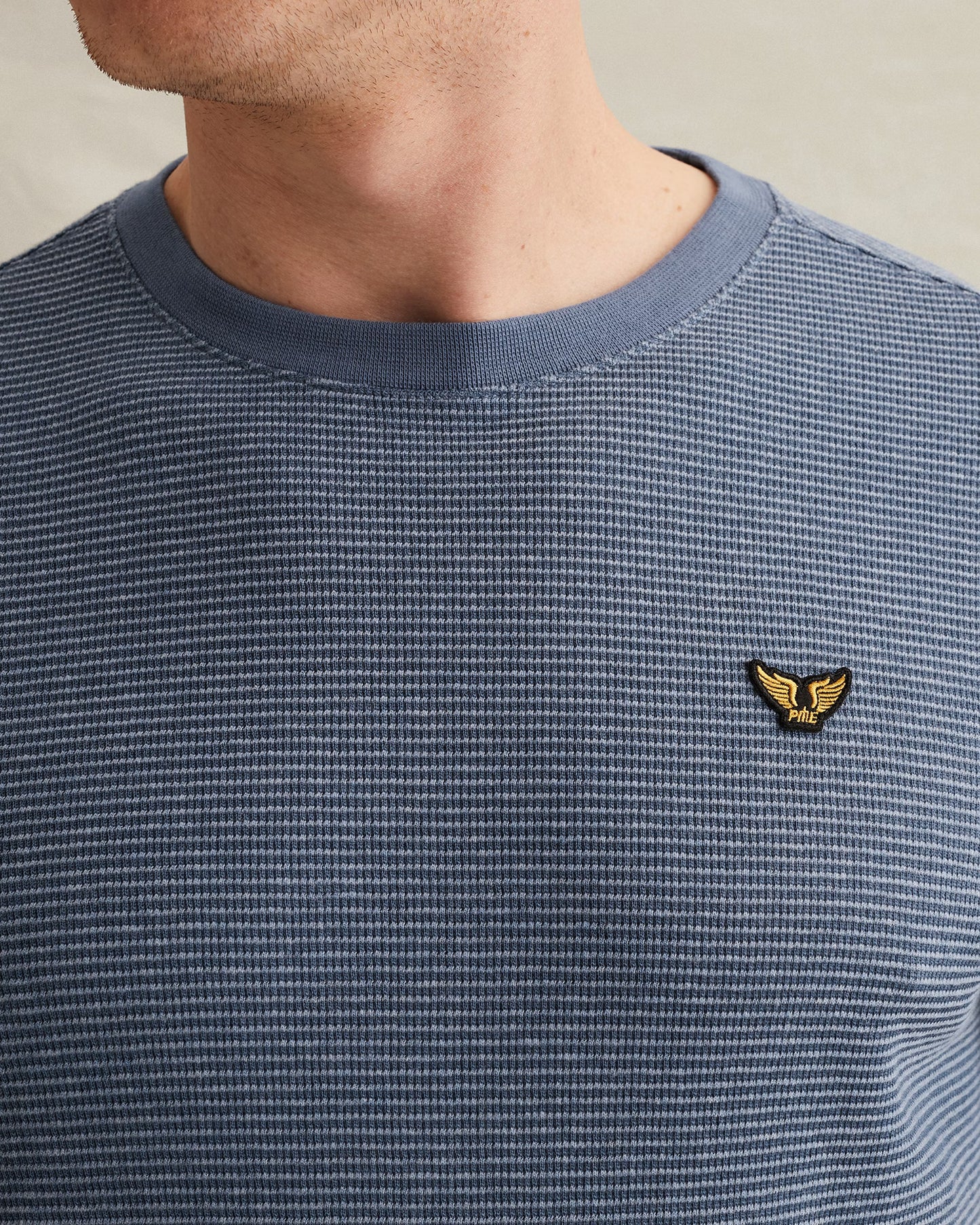 Detailansicht des PME Legend Short Sleeve R-Neck Two Tone - Bijou Blue T-Shirts mit strukturierter Two-Tone-Baumwollqualität