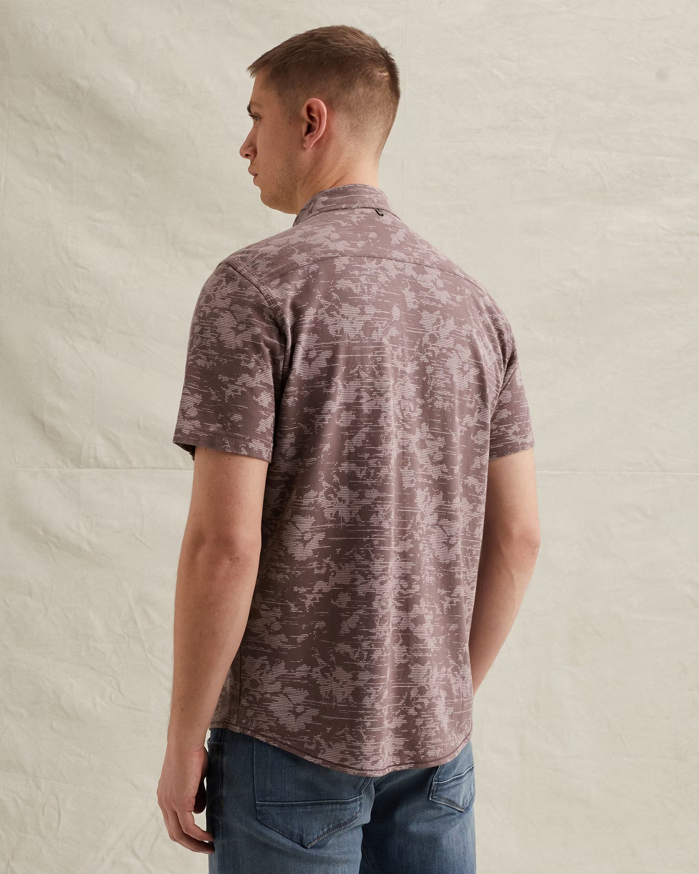 Rückansicht des PME Legend Short Sleeve Shirt On Jersey Pique - Moonscape Herren Kurzarmhemds mit Jersey-Piqué-Struktur und lässigem Schnitt