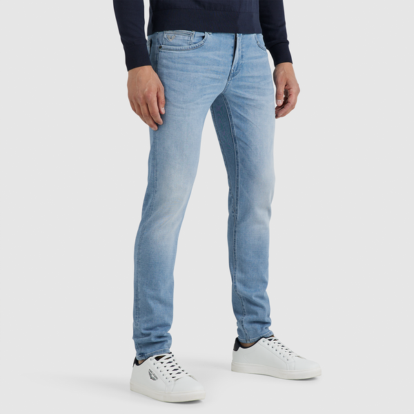 Vorderansicht der PME Legend Tailwheel Jeans in der Farbe Slim Comfort Light Blue. Die Slim-Fit-Jeans aus hochwertigem Stretch-Denim kombiniert Stil mit maximalem Komfort.