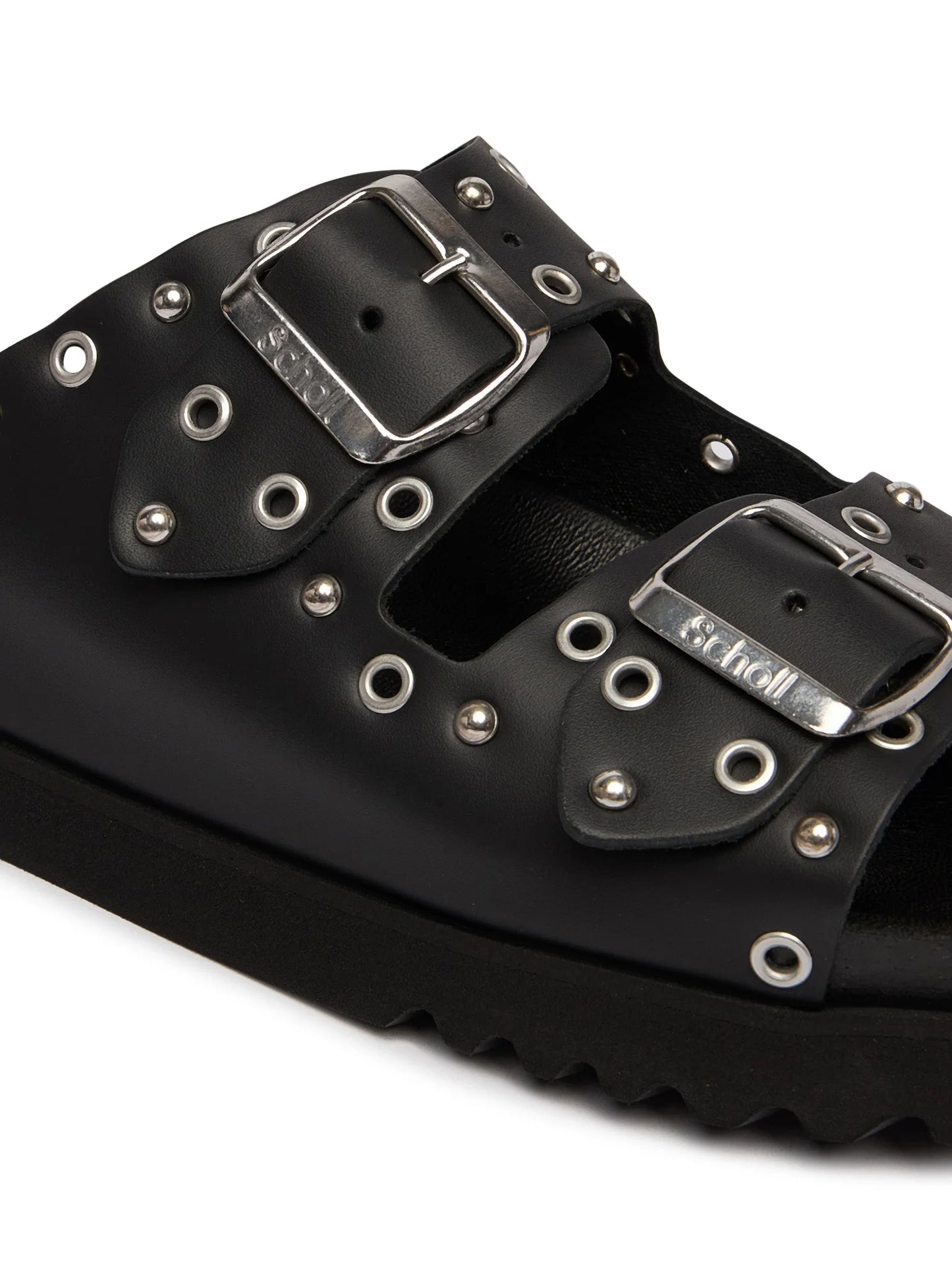 scholl Beatriz Ring - Black Sandale Detailaufnahme der Schnallen, Metallringe und Nieten auf schwarzem Leder
