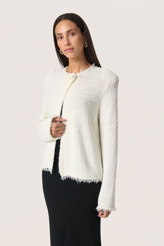 Soaked Alika Jacket - Broken White, seitliche Ansicht mit weichem, offenem Saum und detailreichem Stoff.