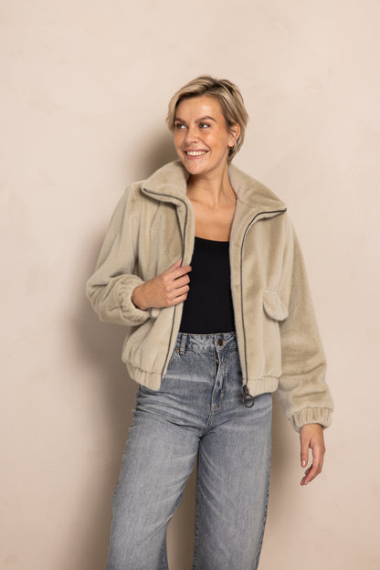 Zhrill Dara - Green Jacke mit offenem Reißverschluss, weiches Kunstfell und aufgesetzte Taschen