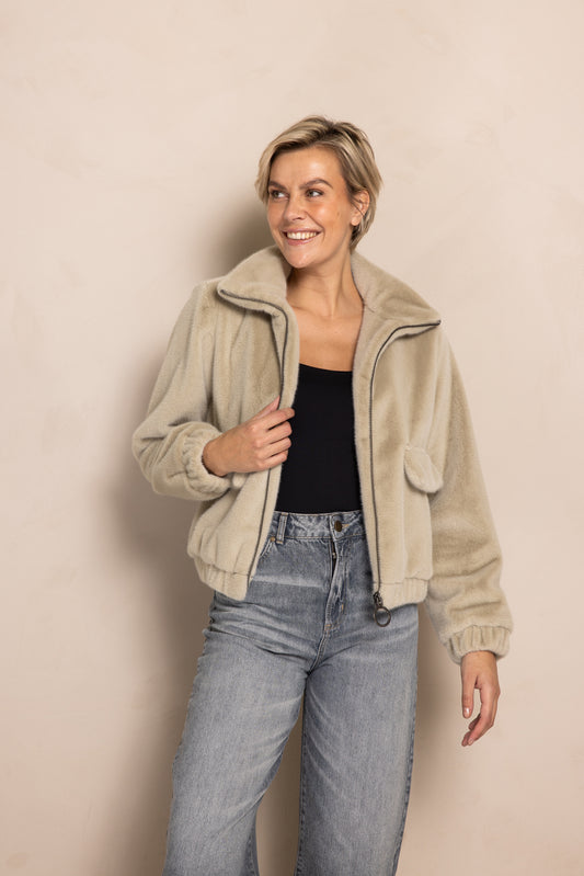 Zhrill Dara - Green Jacke mit offenem Reißverschluss, weiches Kunstfell und aufgesetzte Taschen
