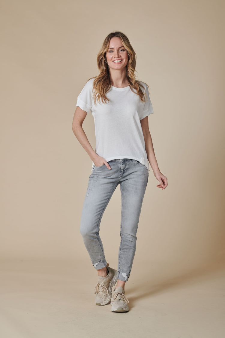 Frontalansicht des Zhrill Rahel T-Shirts in Weiß, perfekt für lässige Outfits.