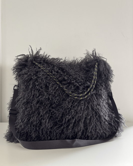 Zhrill Tisah - Anthra Tasche in flauschiger Fell-Optik mit verstellbarem Schultergurt, rechteckiger Soft Shopper für lässige Styles